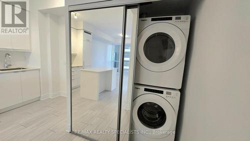 2309 - 30 Elm Drive W, Mississauga, ON - Indoor Photo Showing Laundry Room