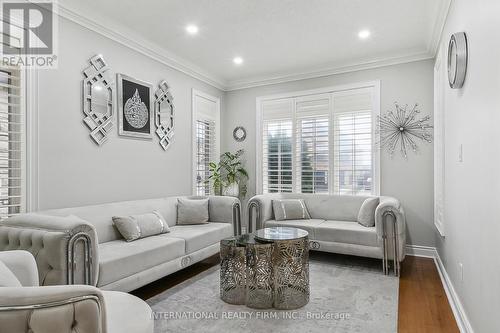 8 Redwillow Road, Brampton, ON - Indoor Photo Showing Living Room