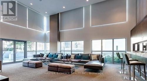 1205 - 386 Yonge Street, Toronto, ON - Indoor Photo Showing Living Room