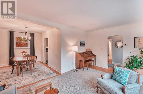 46 Minnewawa Road, Mississauga, ON - Indoor Photo Showing Living Room