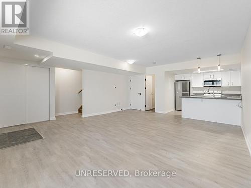 C01 - 350 Fisher Mills Road, Cambridge, ON - Indoor Photo Showing Kitchen