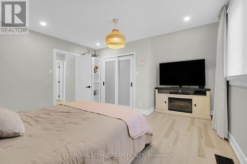 550 Donald Street, Ottawa, ON - Indoor Photo Showing Bedroom