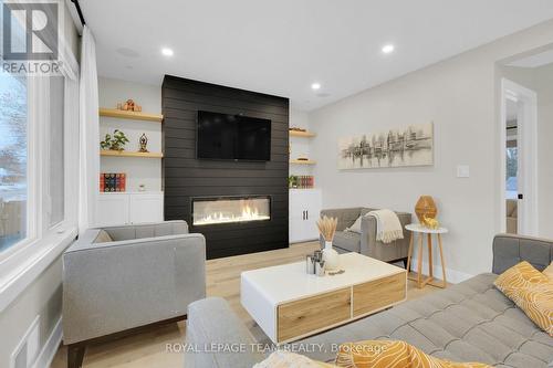 550 Donald Street, Ottawa, ON - Indoor Photo Showing Living Room With Fireplace