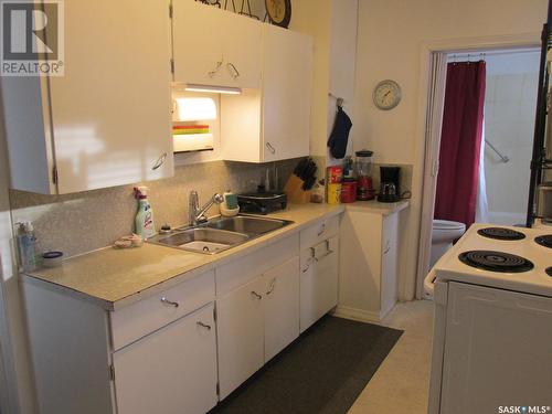 214 2Nd Street E, Nipawin, SK - Indoor Photo Showing Kitchen With Double Sink