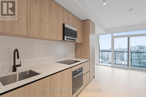 2201 - 127 Broadway Avenue, Toronto, ON - Indoor Photo Showing Kitchen