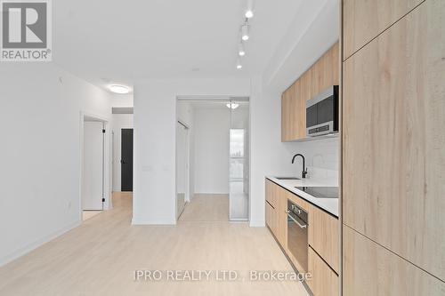 2201 - 127 Broadway Avenue, Toronto, ON - Indoor Photo Showing Kitchen