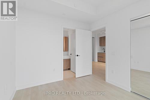 2201 - 127 Broadway Avenue, Toronto, ON - Indoor Photo Showing Other Room