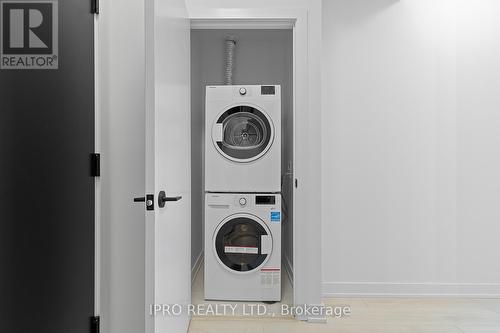 2201 - 127 Broadway Avenue, Toronto, ON - Indoor Photo Showing Laundry Room