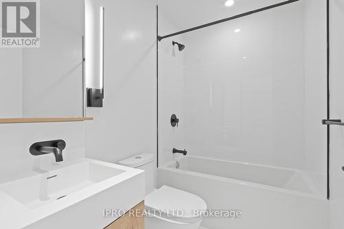 2201 - 127 Broadway Avenue, Toronto, ON - Indoor Photo Showing Bathroom