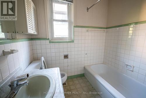 299 Holmes Avenue, Toronto, ON - Indoor Photo Showing Bathroom