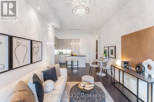 233 - 20 Fred Varley Drive, Markham, ON - Indoor Photo Showing Living Room