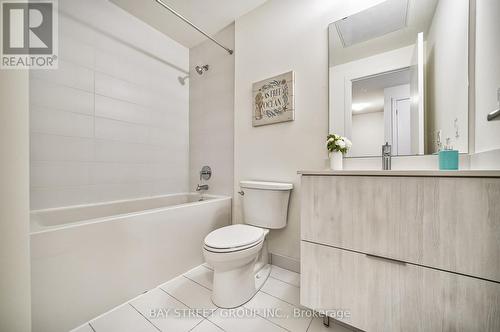 1030 - 14 David Eyer Road E, Richmond Hill, ON - Indoor Photo Showing Bathroom