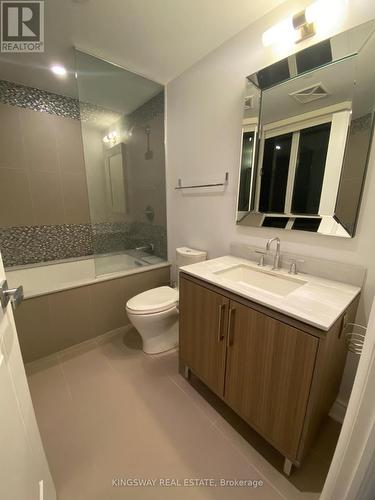 608A - 3500 Lakeshore Road W, Oakville, ON - Indoor Photo Showing Bathroom