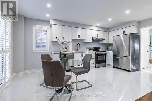 12 Trailridge Drive, Brampton, ON - Indoor Photo Showing Kitchen