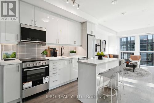 708 - 2343 Khalsa Gate, Oakville, ON - Indoor Photo Showing Kitchen With Upgraded Kitchen