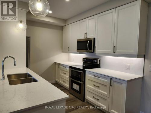 402 - 118 West Street, Port Colborne (878 - Sugarloaf), ON - Indoor Photo Showing Kitchen With Double Sink