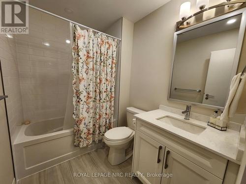 402 - 118 West Street, Port Colborne (878 - Sugarloaf), ON - Indoor Photo Showing Bathroom