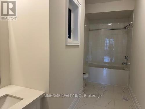 11 Sweet Gale Crescent, Richmond Hill, ON - Indoor Photo Showing Bathroom