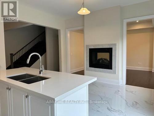 11 Sweet Gale Crescent, Richmond Hill, ON - Indoor Photo Showing Kitchen With Double Sink