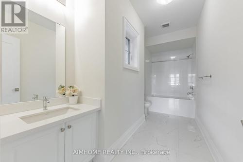 11 Sweet Gale Crescent, Richmond Hill, ON - Indoor Photo Showing Bathroom