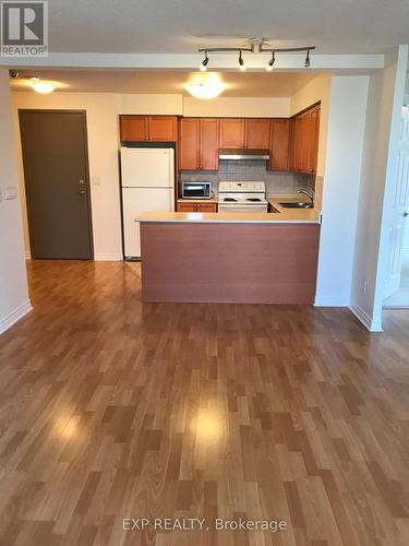 834 - 3888 Duke Of York Boulevard, Mississauga, ON - Indoor Photo Showing Kitchen