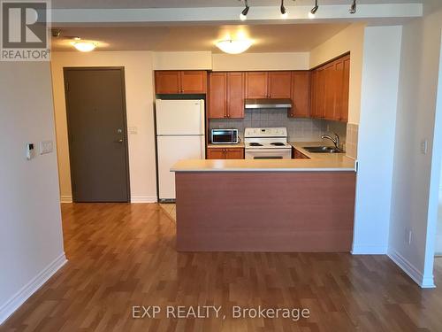 834 - 3888 Duke Of York Boulevard, Mississauga, ON - Indoor Photo Showing Kitchen