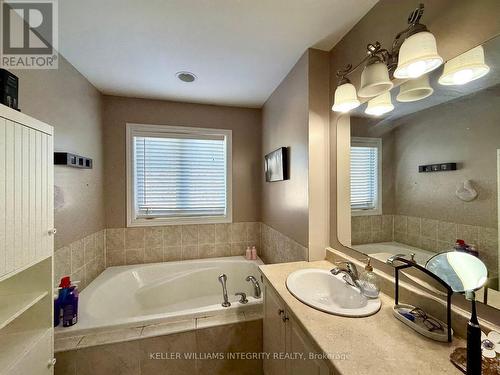 298 Waymark Crescent, Ottawa, ON - Indoor Photo Showing Bathroom