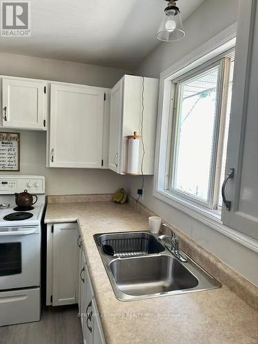 447 Edison Avenue, Peterborough (Otonabee), ON - Indoor Photo Showing Kitchen With Double Sink