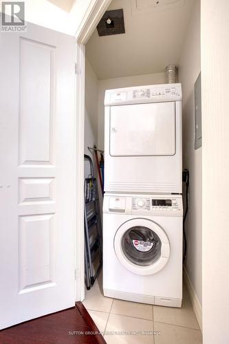 707 - 1121 Bay Street, Toronto (Bay Street Corridor), ON - Indoor Photo Showing Laundry Room