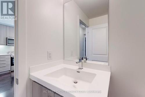 411 - 105 George Street, Toronto, ON - Indoor Photo Showing Bathroom