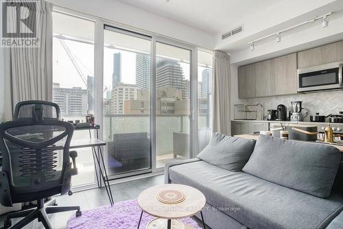 603 - 28 Wellesley Street E, Toronto, ON - Indoor Photo Showing Living Room