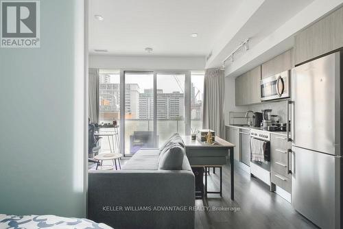 603 - 28 Wellesley Street E, Toronto, ON - Indoor Photo Showing Kitchen