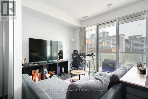 603 - 28 Wellesley Street E, Toronto, ON - Indoor Photo Showing Living Room