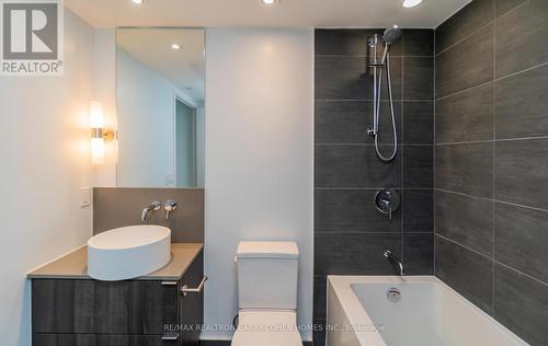 1807 - 161 Roehampton Avenue, Toronto, ON - Indoor Photo Showing Bathroom