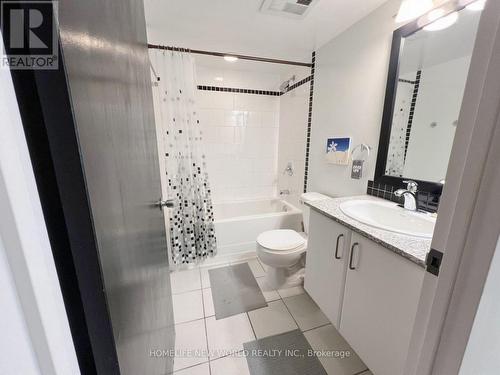 609 - 33 Sheppard Avenue E, Toronto (Willowdale East), ON - Indoor Photo Showing Bathroom