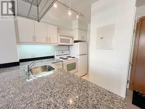 609 - 33 Sheppard Avenue E, Toronto (Willowdale East), ON - Indoor Photo Showing Kitchen