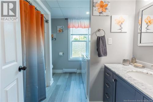 54 Squire Street, Sackville, NB - Indoor Photo Showing Bathroom