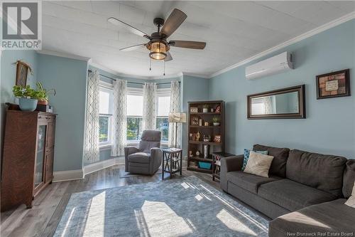 54 Squire Street, Sackville, NB - Indoor Photo Showing Living Room