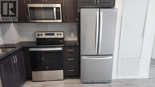 904 - 128 King St Street N, Waterloo, ON - Indoor Photo Showing Kitchen With Upgraded Kitchen