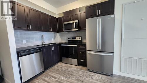 904 - 128 King St Street N, Waterloo, ON - Indoor Photo Showing Kitchen With Upgraded Kitchen