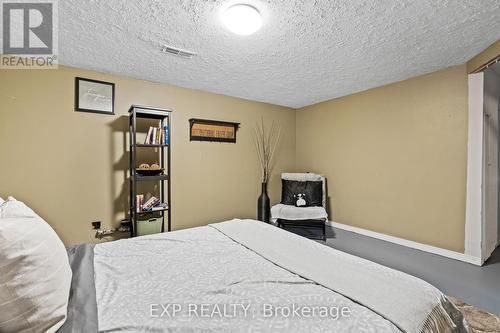 6536 Glengate Street, Niagara Falls (Morrison), ON - Indoor Photo Showing Bedroom