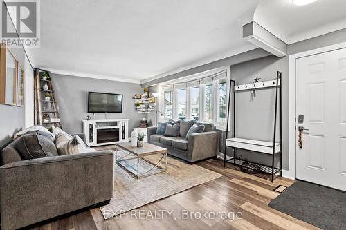 6536 Glengate Street, Niagara Falls, ON - Indoor Photo Showing Living Room With Fireplace