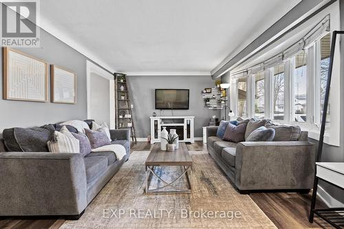 6536 Glengate Street, Niagara Falls, ON - Indoor Photo Showing Living Room With Fireplace