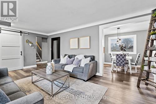 6536 Glengate Street, Niagara Falls, ON - Indoor Photo Showing Living Room