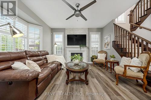 87 Horton Walk, Cambridge, ON - Indoor Photo Showing Living Room