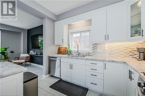 291 Moorlands Crescent, Kitchener, ON - Indoor Photo Showing Kitchen With Upgraded Kitchen