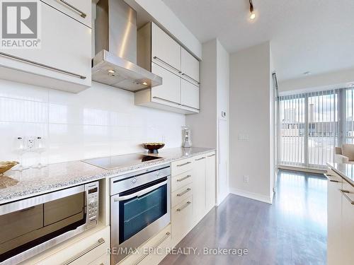 Ph308 - 770 Bay Street, Toronto (Bay Street Corridor), ON - Indoor Photo Showing Kitchen With Upgraded Kitchen