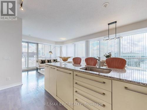 Ph308 - 770 Bay Street, Toronto, ON - Indoor Photo Showing Kitchen