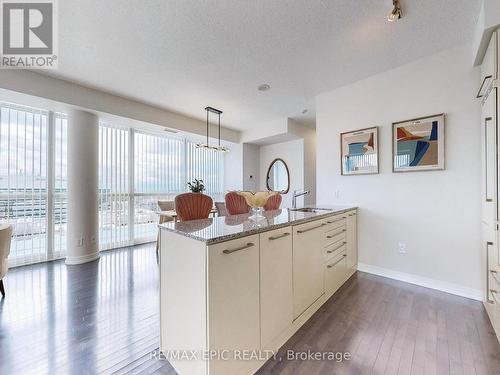 Ph308 - 770 Bay Street, Toronto (Bay Street Corridor), ON - Indoor Photo Showing Kitchen