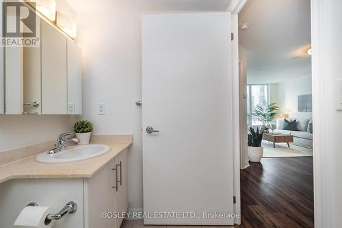 1512 - 16 Yonge Street, Toronto (Waterfront Communities), ON - Indoor Photo Showing Bathroom